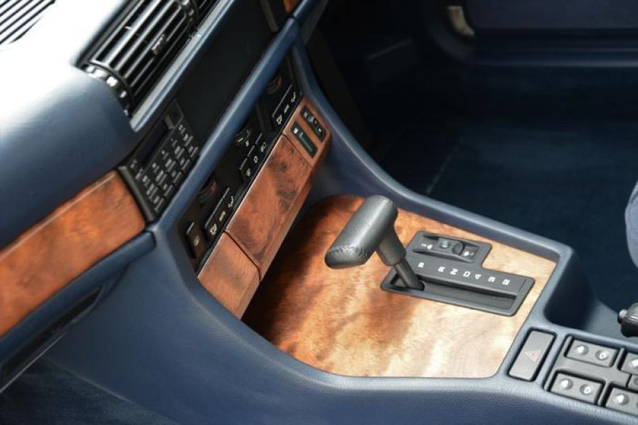 Детали интерьера BMW 740i (E32) 1992 года  (UK) (фото 63 из 170)